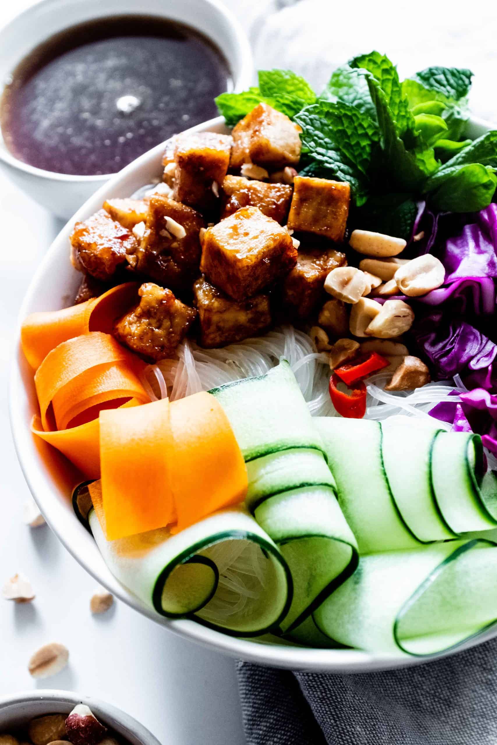 тофу покрытый хоизином и овощи